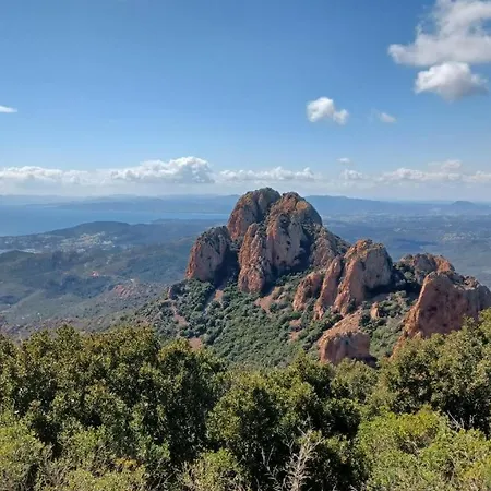 Village Cap Esterel Agay St Raphael Vue Et Piscine Saint-Raphaël