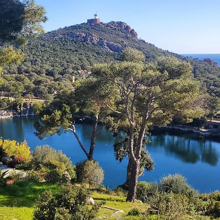 Village Cap Esterel Agay St Raphael Vue Et Piscine アパート Saint-Raphaël