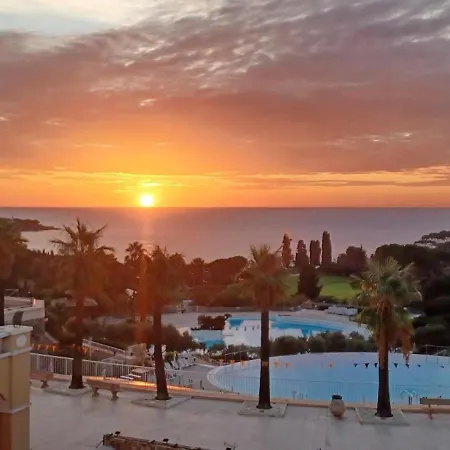 Village Cap Esterel Agay St Raphael Vue Et Piscine * Saint-Raphaël