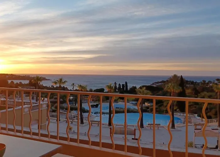 Village Cap Esterel Agay St Raphael Vue Et Piscine