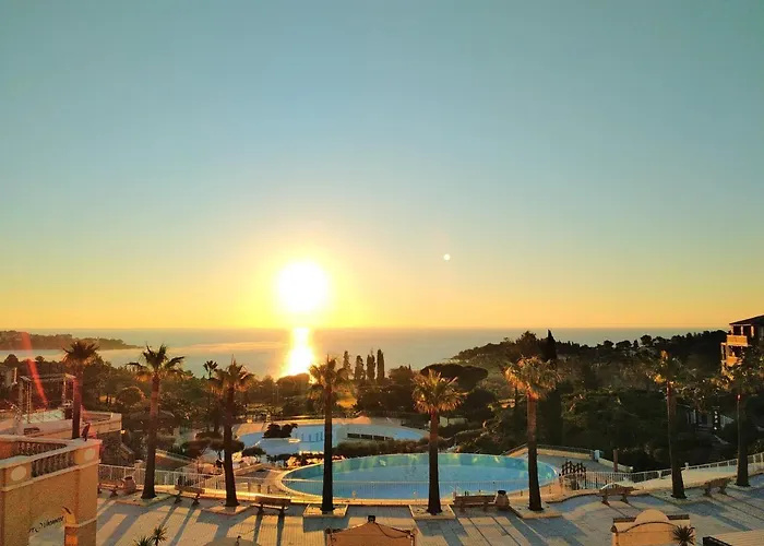 Village Cap Esterel Agay St Raphael Vue Et Piscine Apartment *