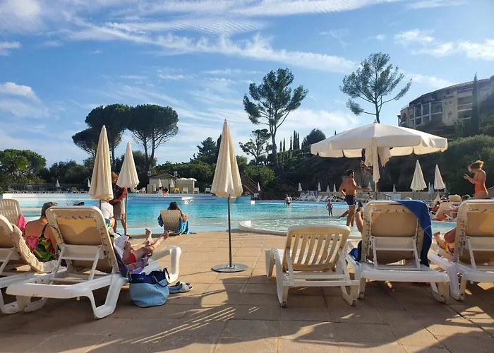 Apartment Village Cap Esterel Agay St Raphael Vue Et Piscine Saint-Raphaël
