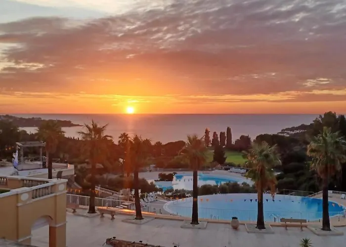 Village Cap Estérel Agay St Raphaël Vue Et Piscine * Saint-Raphaël